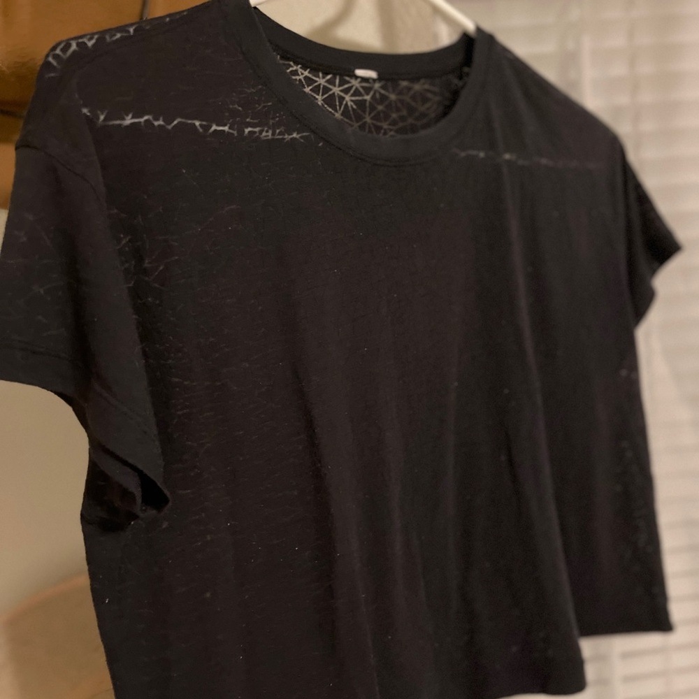 Lululemon Athletica Cropped Shirt - Picture 3 of 5